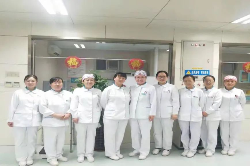 妇产科医护人员坚守岗位,产科医生节日坚守岗位