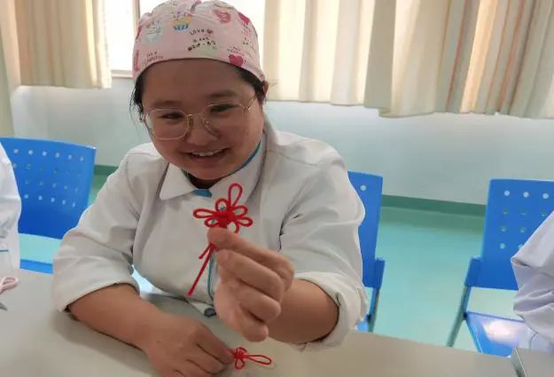 妇产科医护人员坚守岗位,产科医生节日坚守岗位