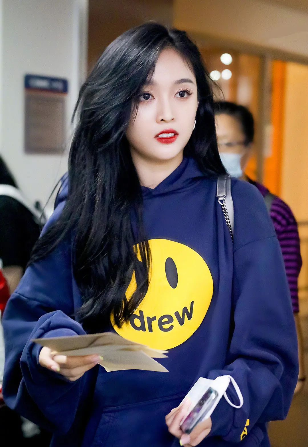 卫衣季节,秋季潮搭连帽卫衣尽显青春活力感