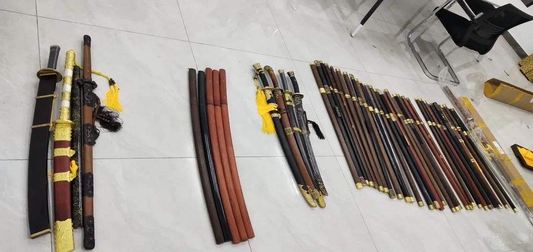 龙泉警方开展刀剑清查行动，三家企业被处罚