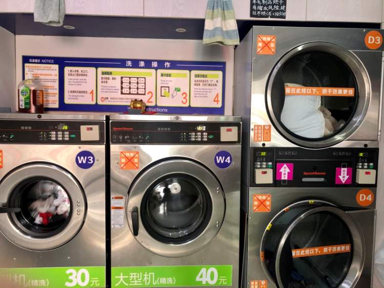 一元一分钟享受“五星级”自助烘洗服务,钦州北路上这家洗衣房惹人爱