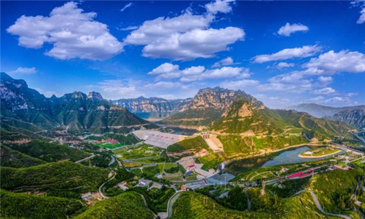 济源市区看太行山,济源济水之源