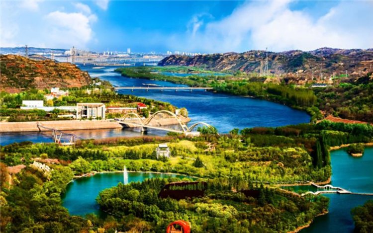 济源市区看太行山,济源济水之源