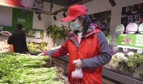 社区老人志愿团队,老人参加社区志愿者活动