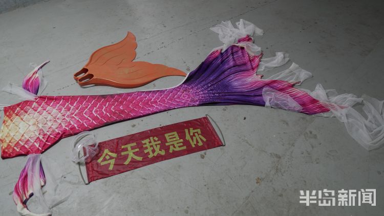 半岛聚焦丨今天我是你:女记者变身美人鱼,“变美”并不容易