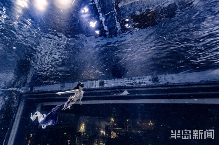 半岛聚焦丨今天我是你:女记者变身美人鱼,“变美”并不容易