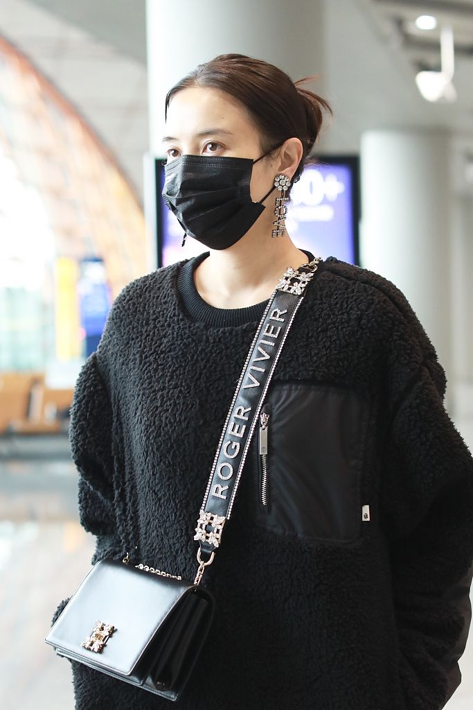 宋佳完美hold住水晶长耳环生图超美收粉丝自制新年贺卡甜笑暖心