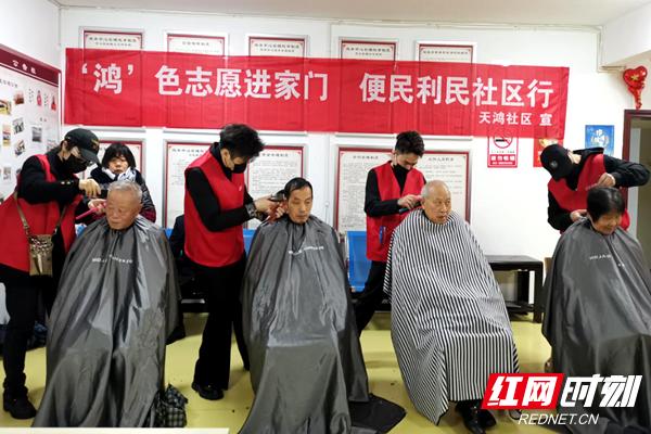 学习雷锋睦邻里志愿服务进万家