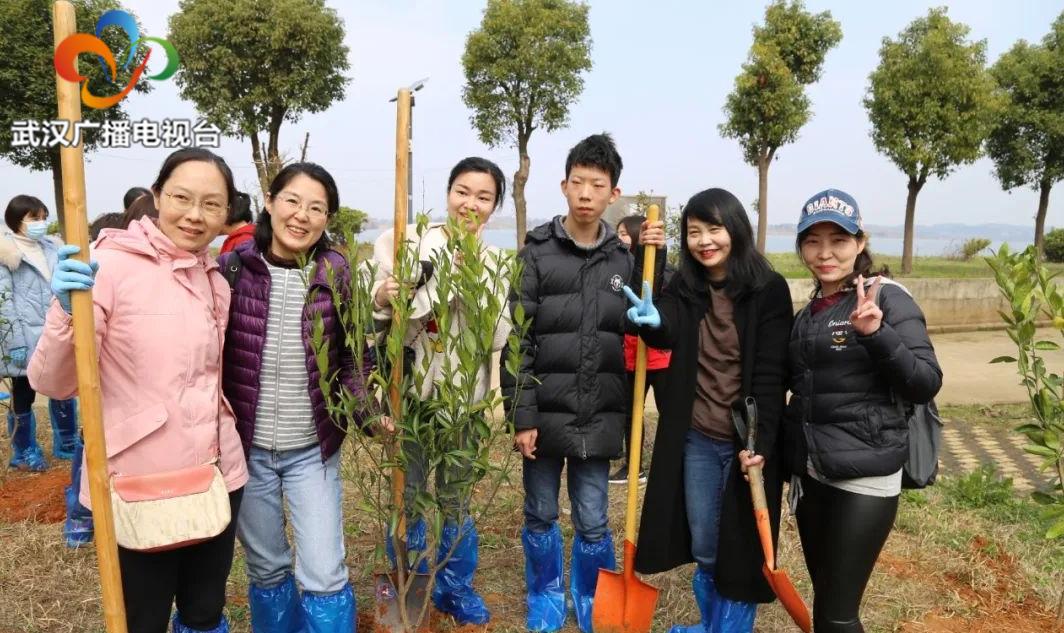 喜迎女神节争当志愿者武汉海关走进爱特田园融合活动