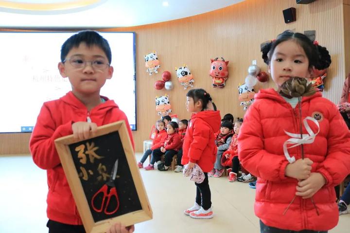 牛年幼儿园开学典礼视频,牛年创意春节幼儿园开学仪式