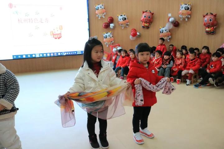 牛年幼儿园开学典礼视频,牛年创意春节幼儿园开学仪式