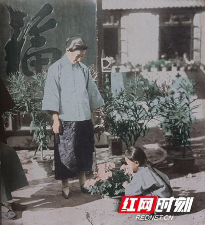 让色彩照进百年历史丨百年抗争:致敬了不起的她