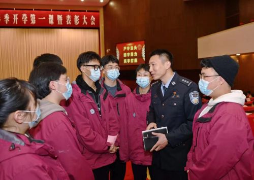 “法制观、学习力”金华云富高中别样“开学第一课”