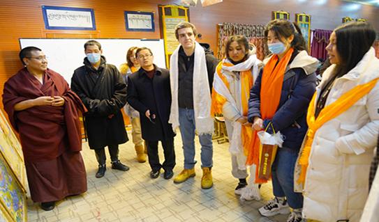 “解码幸福阿坝外国友人脱贫攻坚采风行”活动成功举行