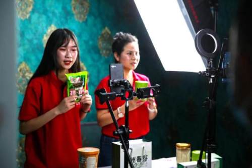 一场特色产品推介会,线上+线下销售1300余万元,汉滨区这群“硒哥硒妹”咋做到的