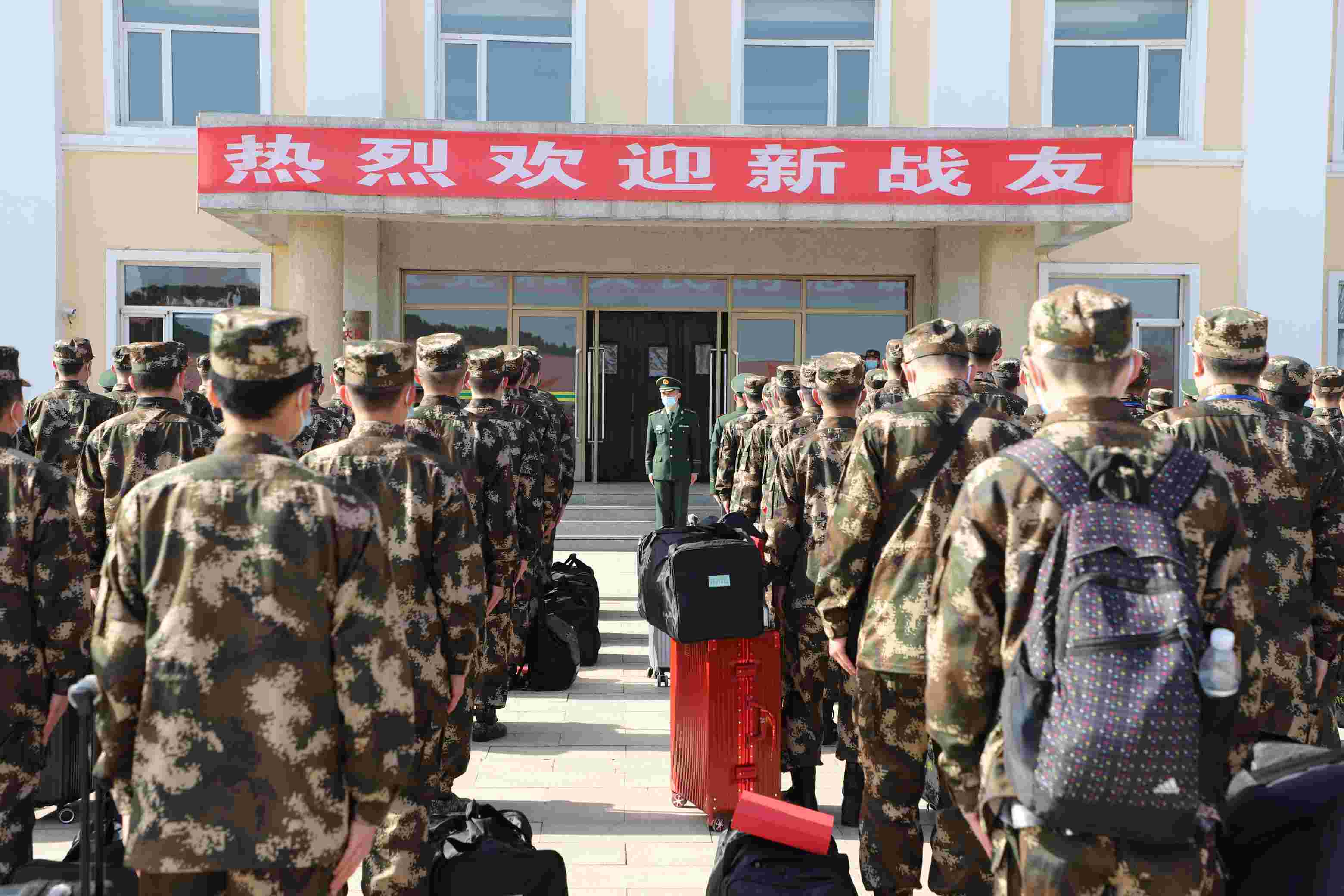 走，当兵去！*警武**沈阳支队首批春季新兵入营，兵员成分全为大学生