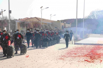 走，当兵去！*警武**沈阳支队首批春季新兵入营，兵员成分全为大学生