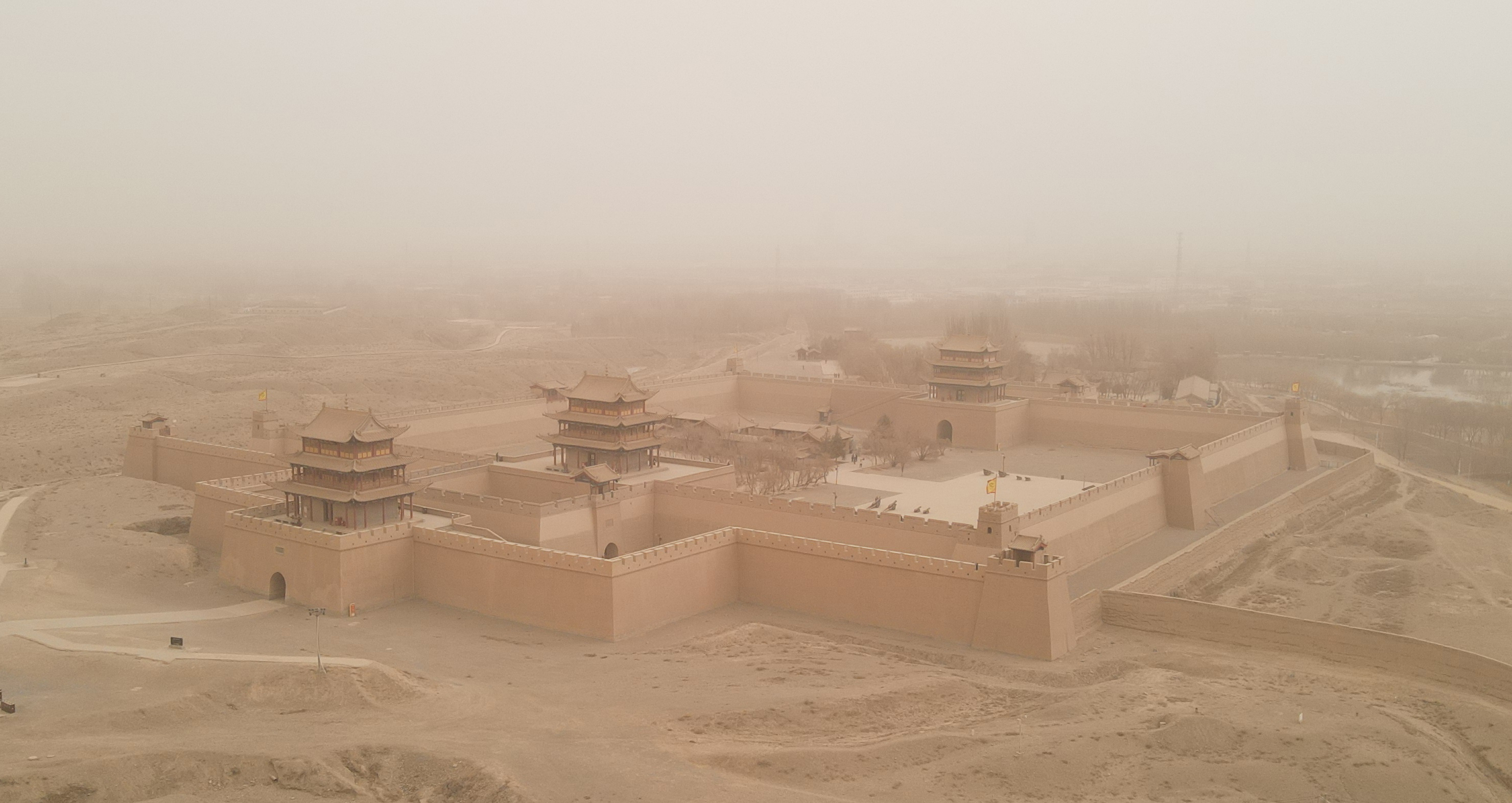 甘肃嘉峪关今天有大风吗,甘肃嘉峪关出现浮尘天气