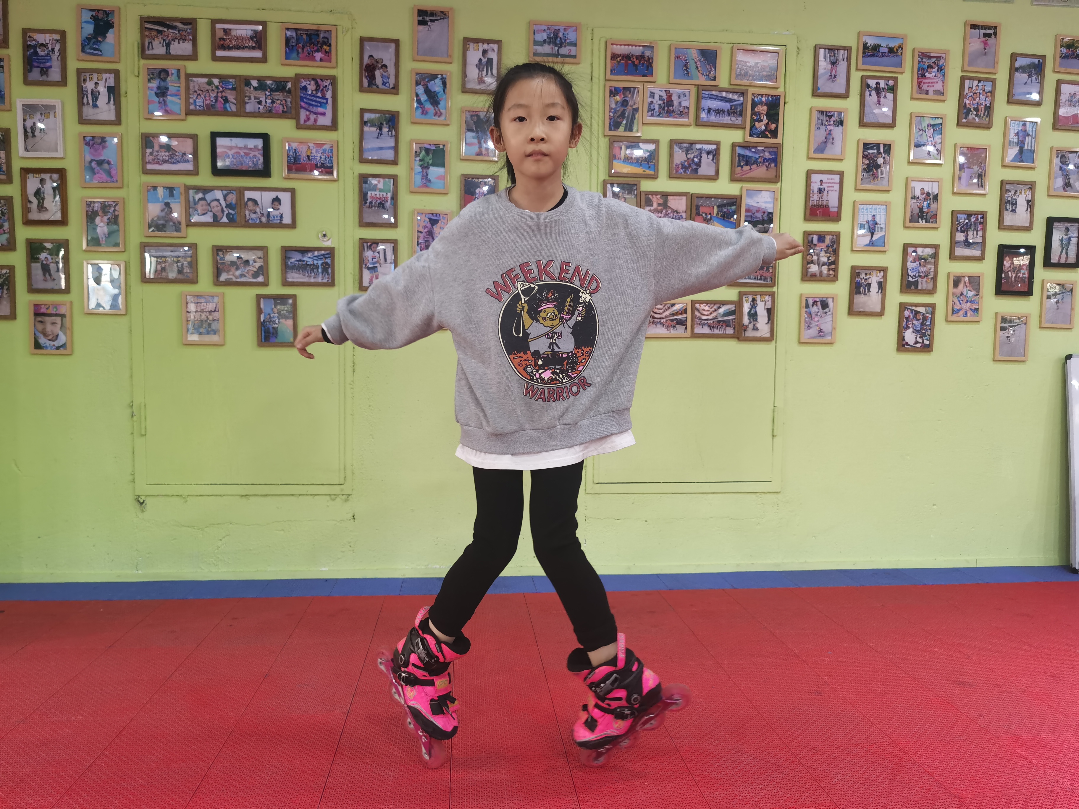 漂亮的花式轮滑视频,花式轮滑女孩