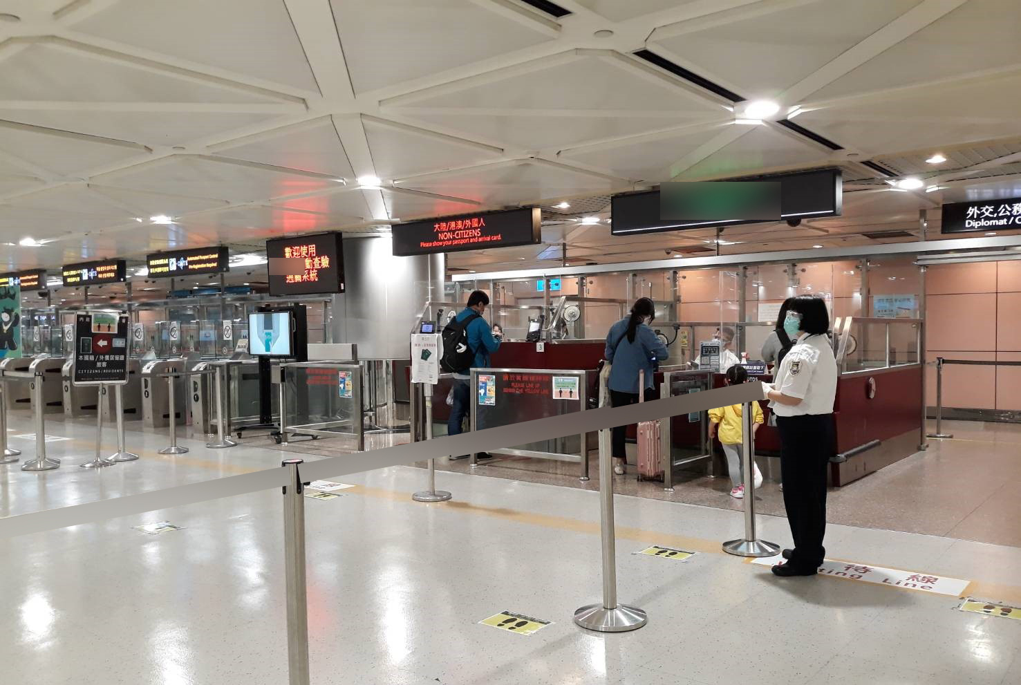 大陆母子与台湾情侣“交换身份”去美国情节堪比谍战片