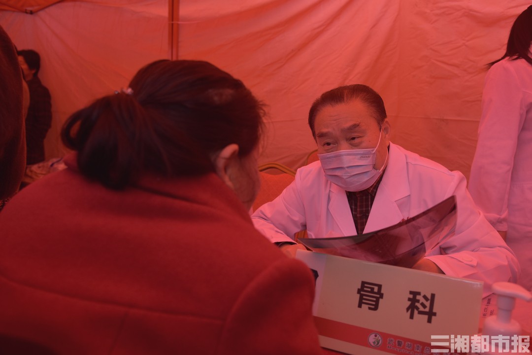 全国护肝日义诊群众满意,全国爱肝日公益片