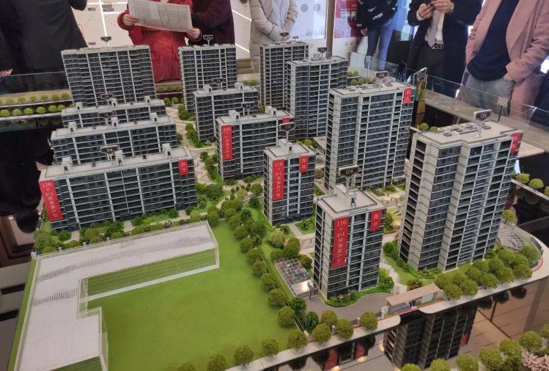 350万级起，共享地铁TOD，同是滨江物业，杭州笕桥两盘，你pick谁？我们探了三个盘