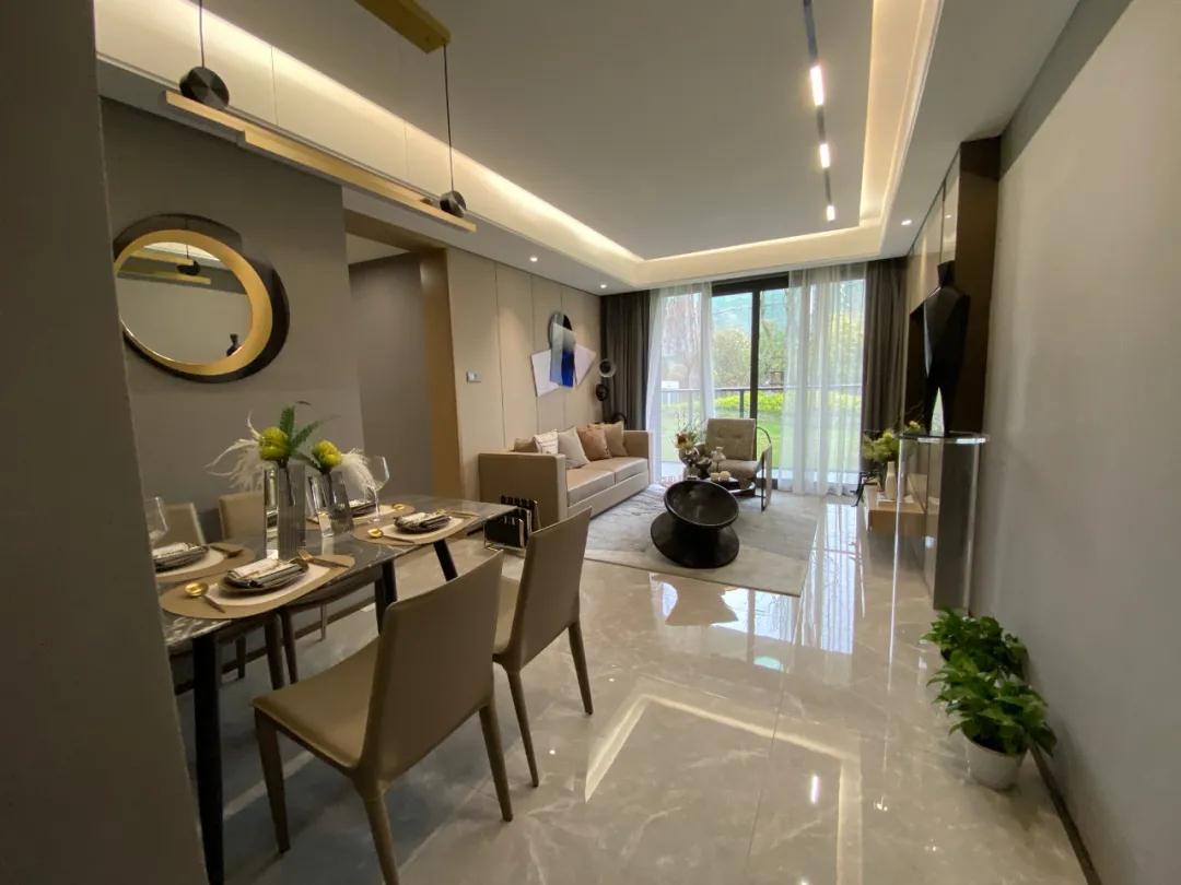 350万级起，共享地铁TOD，同是滨江物业，杭州笕桥两盘，你pick谁？我们探了三个盘