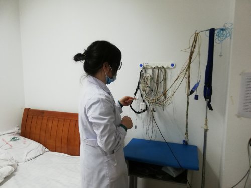 运动手环测睡眠准吗？实验对比专业睡眠监测看一看结论：手环就当简单的健康指导吧