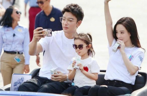 李小璐红色球鞋,李小璐最新打球照片