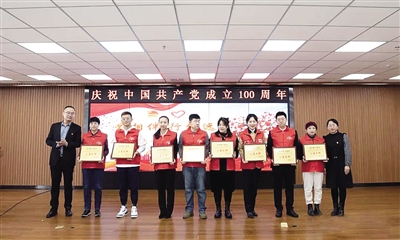 学雷锋暖心行动,学习雷锋精神见行动视频