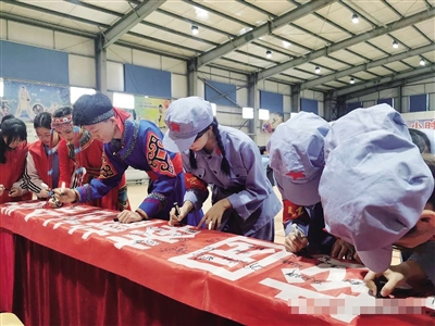 学雷锋暖心行动,学习雷锋精神见行动视频