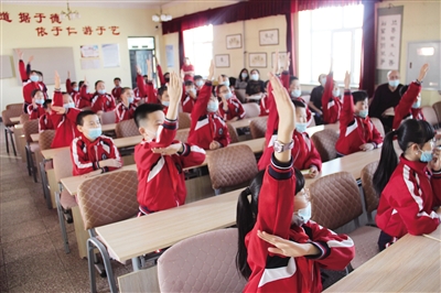 学雷锋暖心行动,学习雷锋精神见行动视频