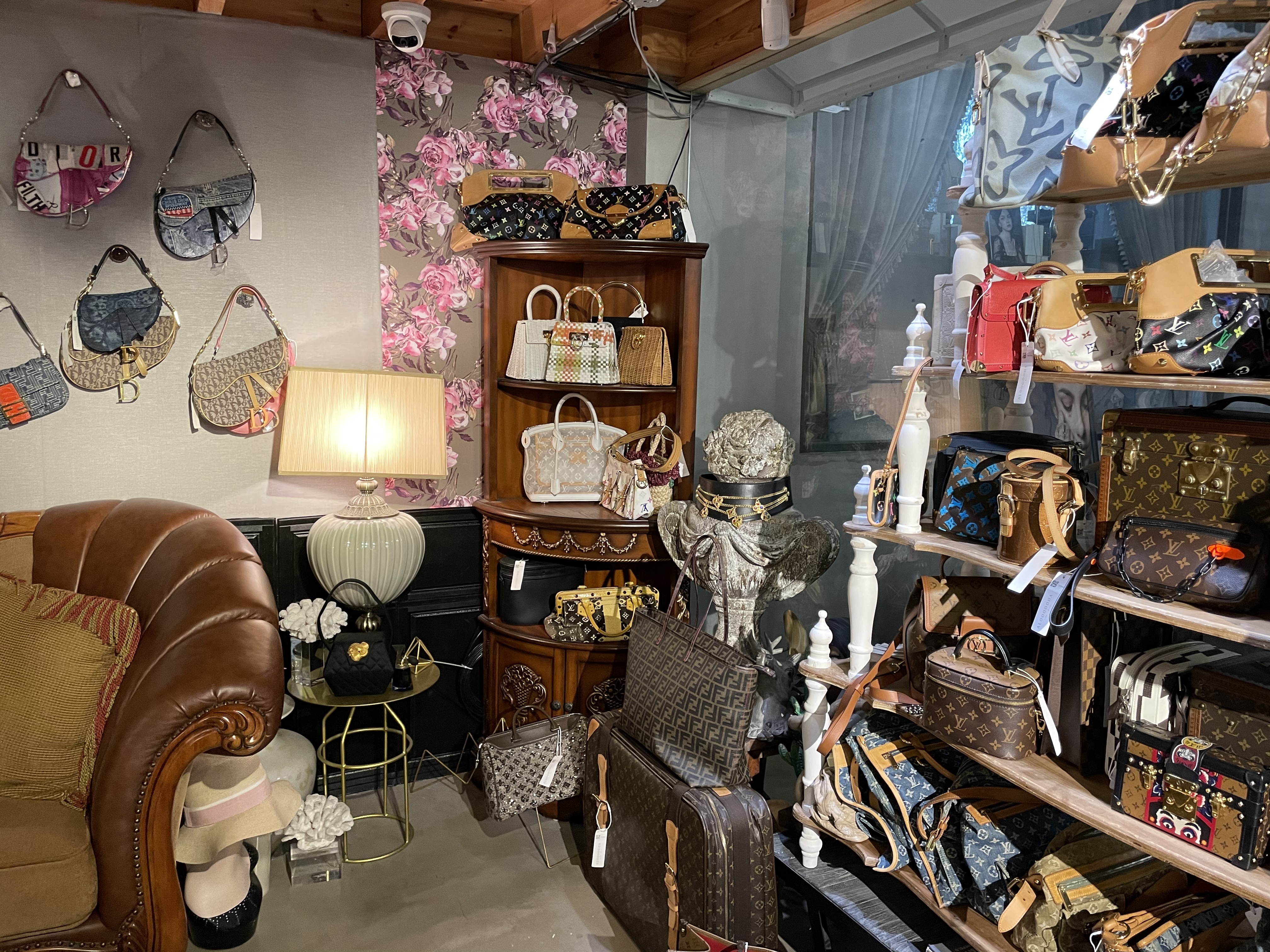 lv香奈儿爱马仕中古大牌捡漏价,买二手包选香奈儿好还是lv