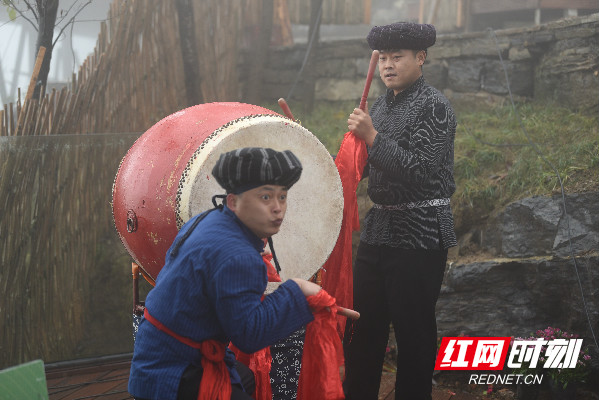 矮寨不矮时代标高丨时节海：从鼓王到网红只想展示家乡的美