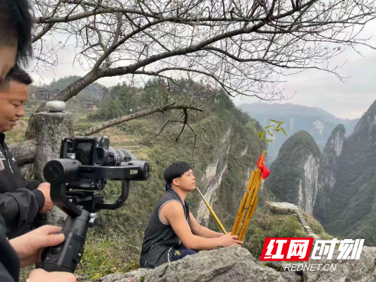 矮寨不矮时代标高丨时节海：从鼓王到网红只想展示家乡的美