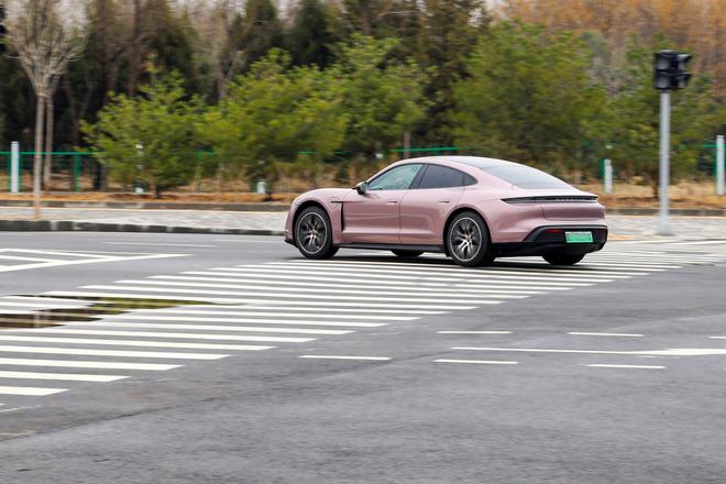 taycan冰莓粉沉浸式体验,taycan冰莓粉测评