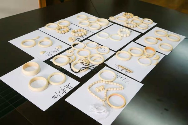 12名入境船员行李物品中有猫腻！上海海关查获64件象牙制品