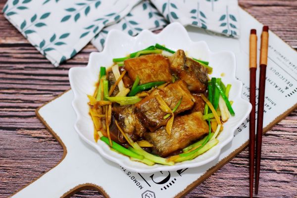 老妈烧的正宗家常菜,老妈教你烧带鱼