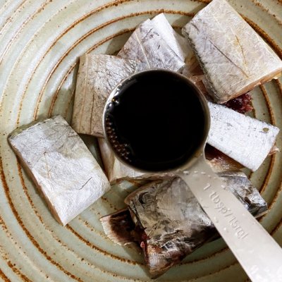 老妈烧的正宗家常菜,老妈教你烧带鱼