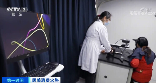 医院门诊排长队,医院里排长队