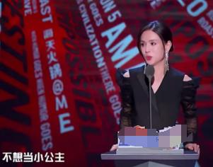 46岁李若彤惊人马甲线,54岁李若彤暴瘦