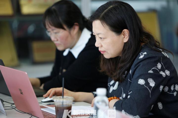 1359篇进入最后一关,评委全是大咖!第四届杭州市中小学生“我的春节”主题征文大赛今天现场评审