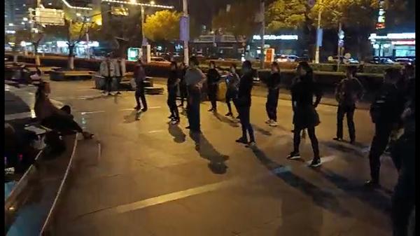 无声迪斯科广场舞,无声广场舞好处