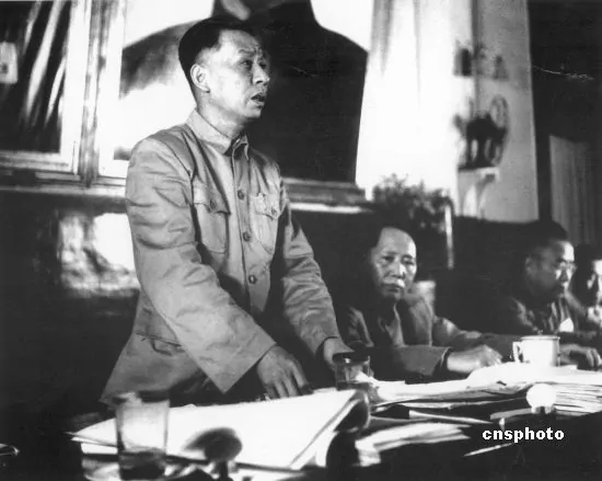 奋斗百年路启航新征程｜*产党共**人的光辉榜样——*少奇刘**