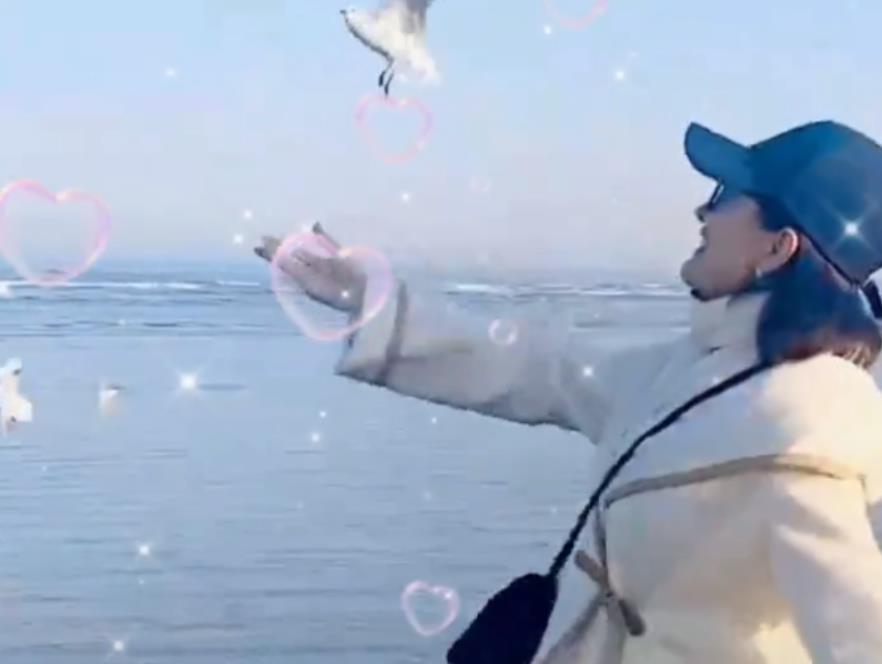 47岁牛莉秀马甲线,47岁牛莉晒素颜照马甲线太瞩目