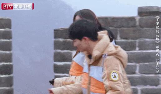 别羡慕，女明星们的蜜桃臀、直角肩，背后可能暗藏玄机