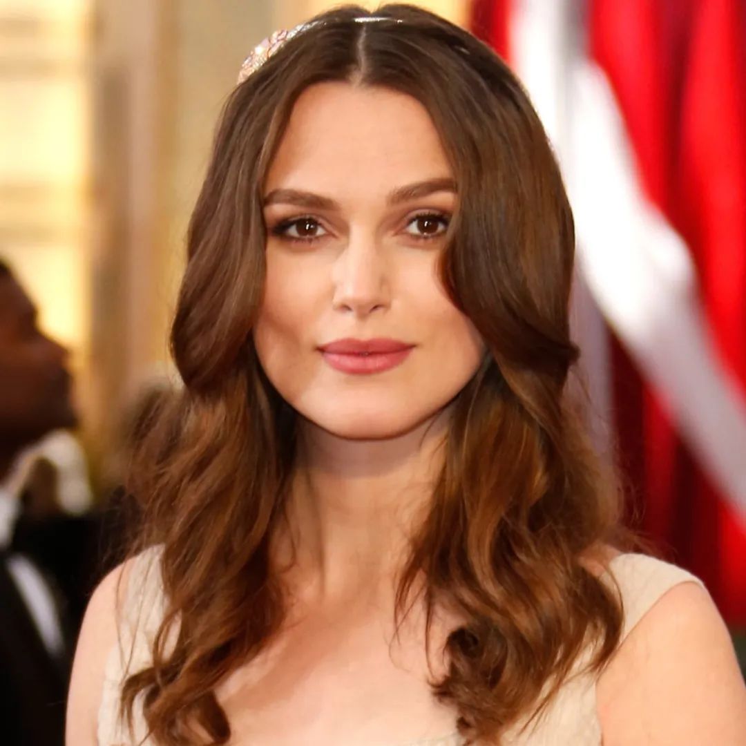 别羡慕，女明星们的蜜桃臀、直角肩，背后可能暗藏玄机