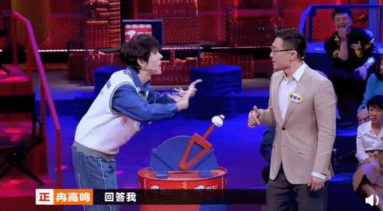 别羡慕，女明星们的蜜桃臀、直角肩，背后可能暗藏玄机