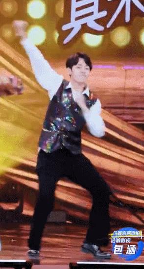 别羡慕，女明星们的蜜桃臀、直角肩，背后可能暗藏玄机