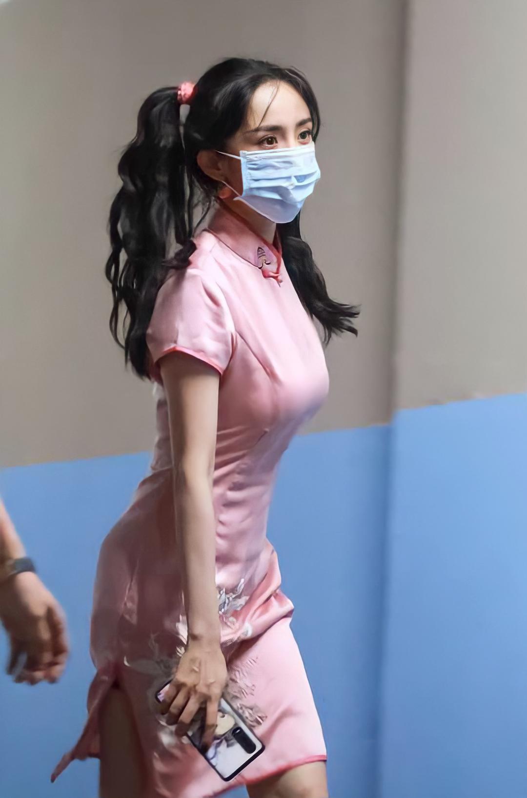 别羡慕，女明星们的蜜桃臀、直角肩，背后可能暗藏玄机